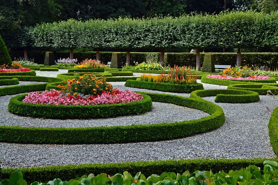 aiuole nel giardino