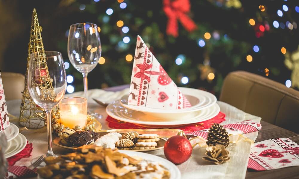 Al momento stai visualizzando Tavola di Natale: come apparecchiare e quali colori scegliere