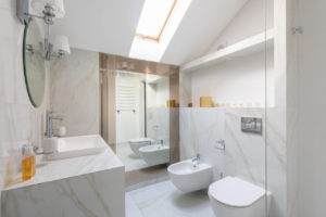 Scopri di più sull'articolo Come sfruttare ed arredare gli spazi di un bagno