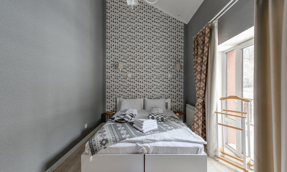 Al momento stai visualizzando 3 soluzioni per arredare una camera da letto piccola