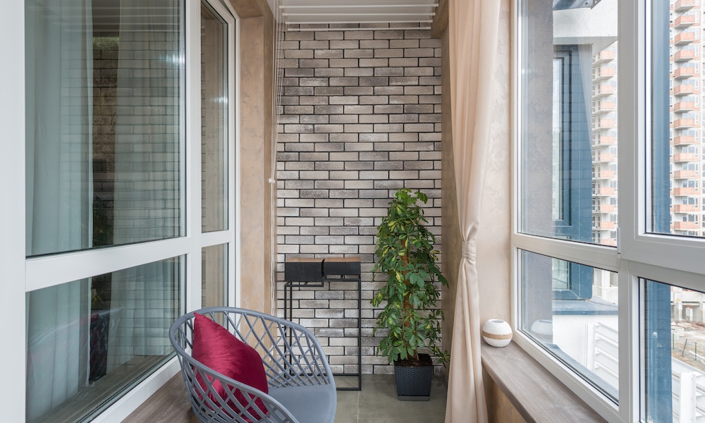 Al momento stai visualizzando Come chiudere un balcone in modo economico: idee e suggerimenti