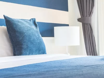 Colori rilassanti per la camera da letto: come decorare le pareti per dormire bene