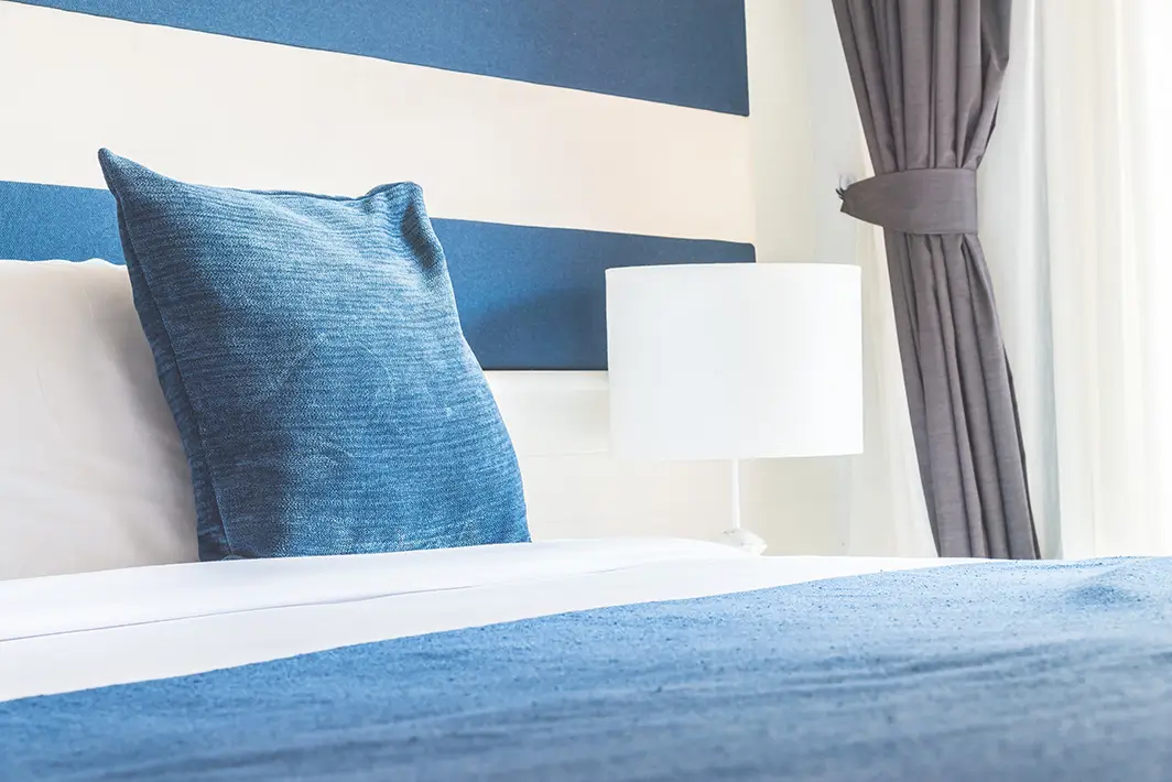 Al momento stai visualizzando Colori rilassanti per la camera da letto: come decorare le pareti per dormire bene