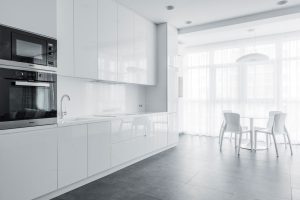 Scopri di più sull'articolo Cucina opaca o lucida? Differenze, vantaggi e quale scegliere