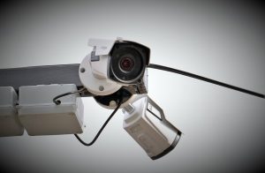 Scopri di più sull'articolo 3 sistemi di sicurezza per la casa: porte, allarmi e videocamere