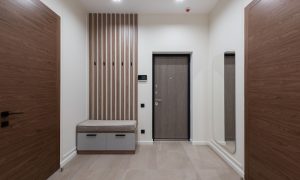 Scopri di più sull'articolo 11 idee per arredare un ingresso moderno con specchi, colori e piccoli mobili