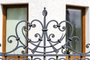 Scopri di più sull'articolo Metalli per esterni: cosa considerare tra protezione, durata e manutenzione