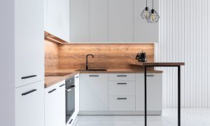 Scopri di più sull'articolo Vuoi sapere quanto costa una cucina? Dimensioni, elettrodomestici e materiali che incidono sul prezzo