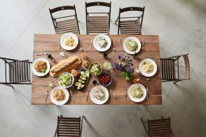 Scopri di più sull'articolo Come scegliere il tavolo da pranzo della misura giusta