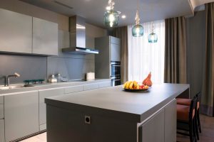 Scopri di più sull'articolo Quanto spazio serve per aprire ante e cassetti della cucina senza ostacoli?