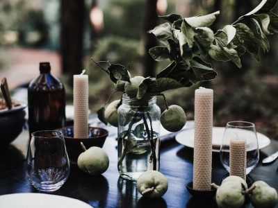 Apparecchiare in giardino: idee per una tavola estiva