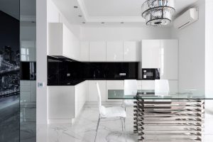 Scopri di più sull'articolo Tavolo in legno, vetro o ceramica: pro e contro di ogni materiale