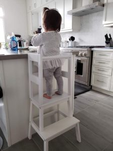 Scopri di più sull'articolo Costruire una torretta di apprendimento Montessori in 11 passi