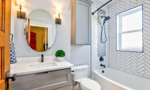 Scopri di più sull'articolo Box doccia sotto la finestra in bagni piccoli? Ecco gli svantaggi e le soluzioni