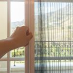 Zanzariera plissettata pro e contro: tutto quello che serve sapere
